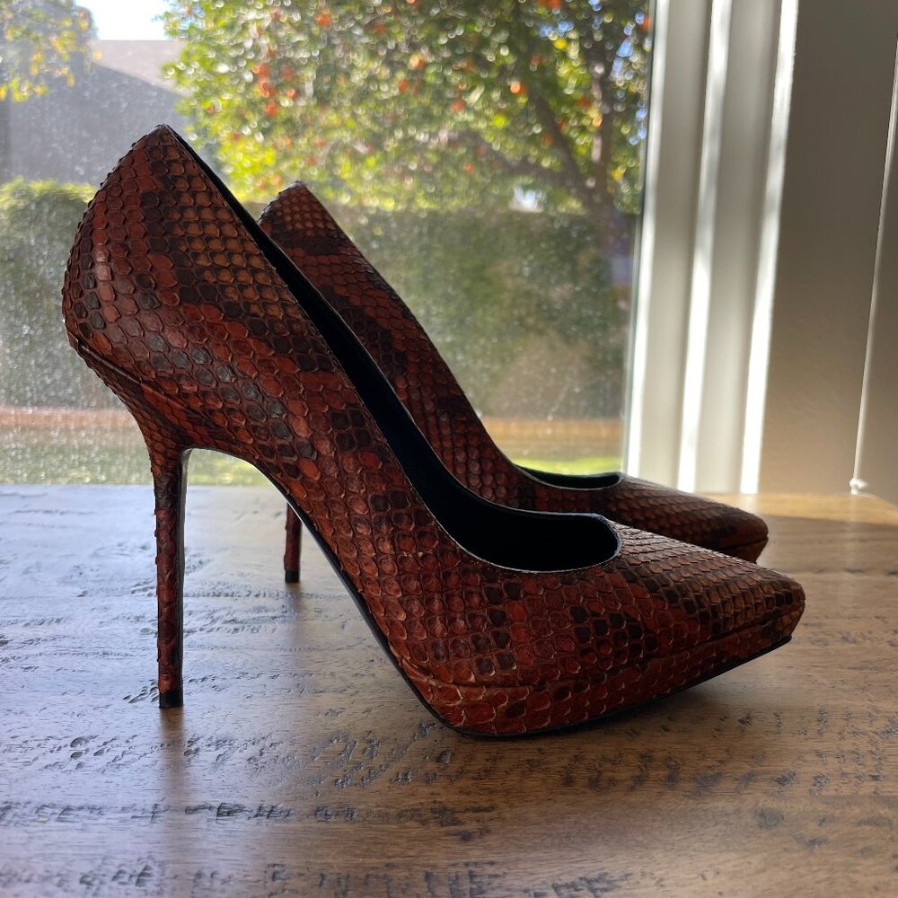 Burberry pumps